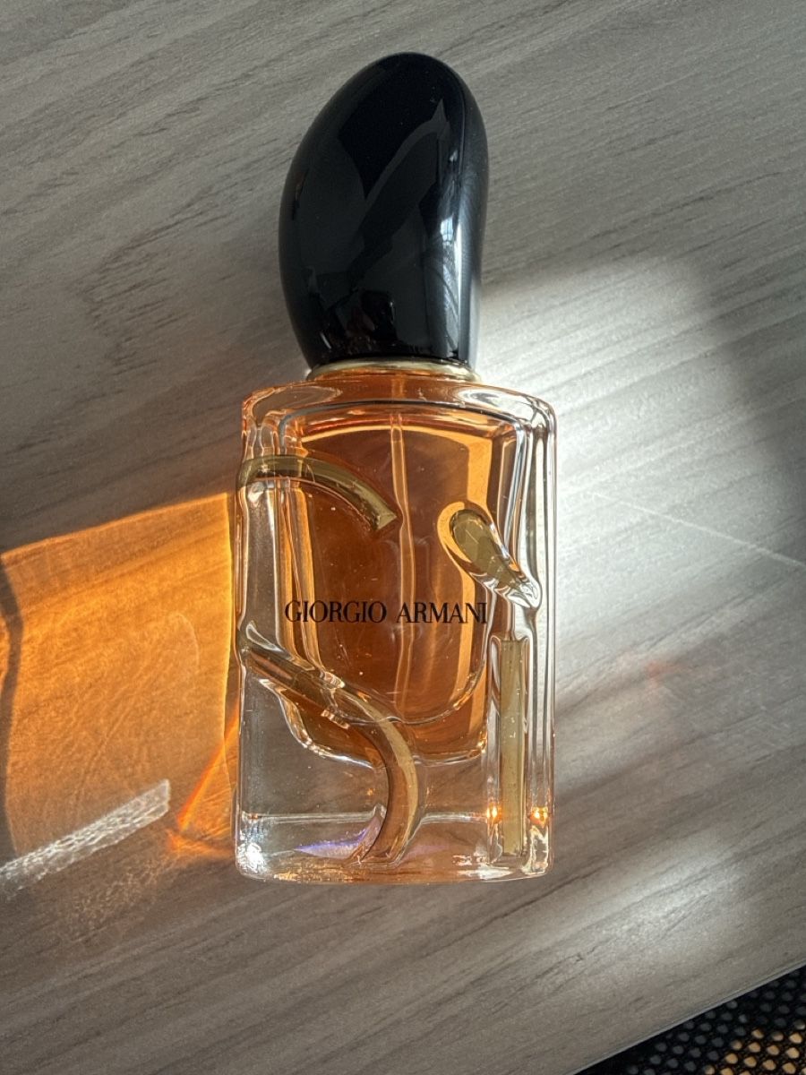 Armani Parfum & Eau de Toilette: Profumo Giorgio Armani Sì Eau de Parfum Intense 30ml – Neu (gemäss Beschreibung) aus Amriswil von Ttsa