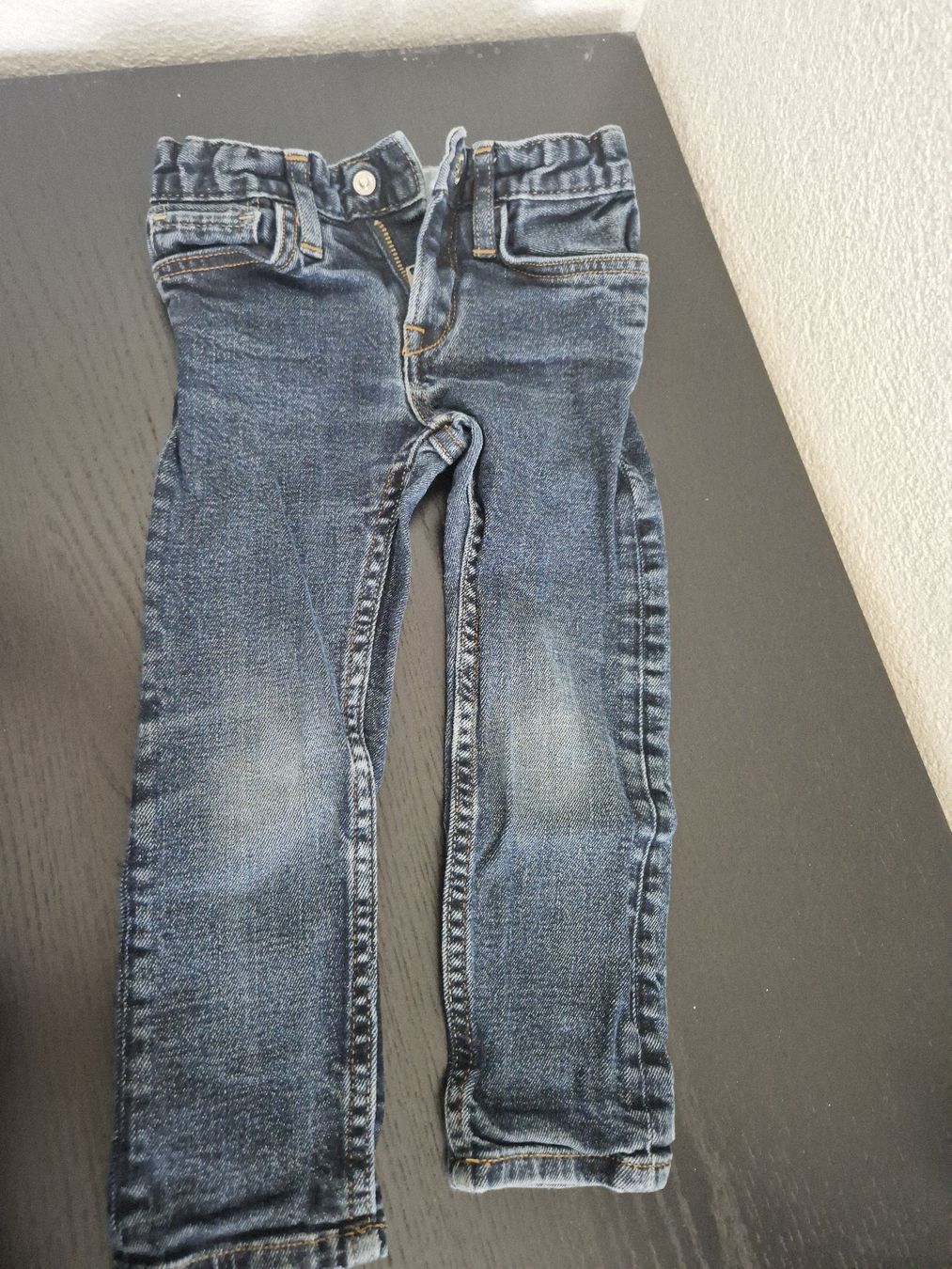 Lotti & Set di vestiti: Hosen Grösse 98 – Usato da Leuggern venduto da MonaM90
