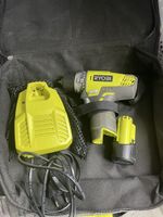 Ryobi 12V Akku-Bohrschrauber mit Akku und Ladegerät