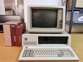 XT IBM Computer / Ausstellungsmodell / Antiquität