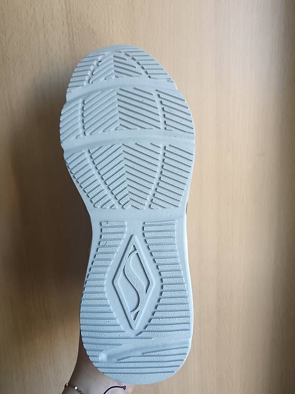 Scarpe da uomo: Skechers Air Cooled Memory Foam Sneakers – Usato da Glattbrugg venduto da cam_wsk9 3