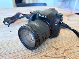 Kamera Sony Alpha 77 + 16–50mm F2.8 SSM Objektiv