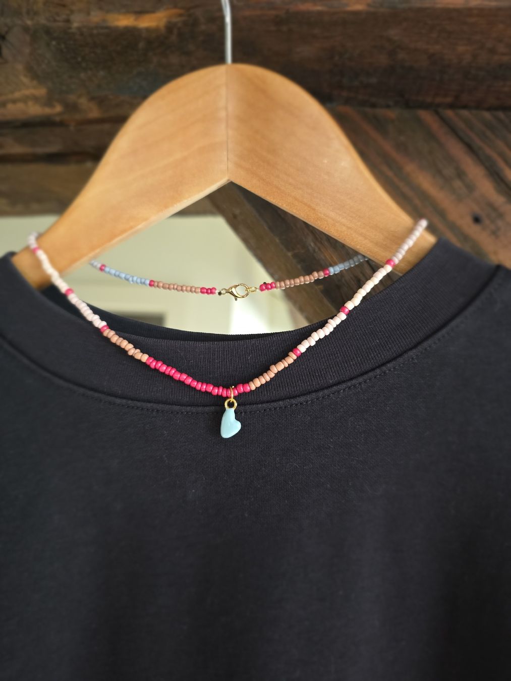 Catenine: Summer Seed Bead Necklace with Blue Charm- 39cm – Nuovo e nell'imballaggio originale da Interlaken venduto da NataliiaS