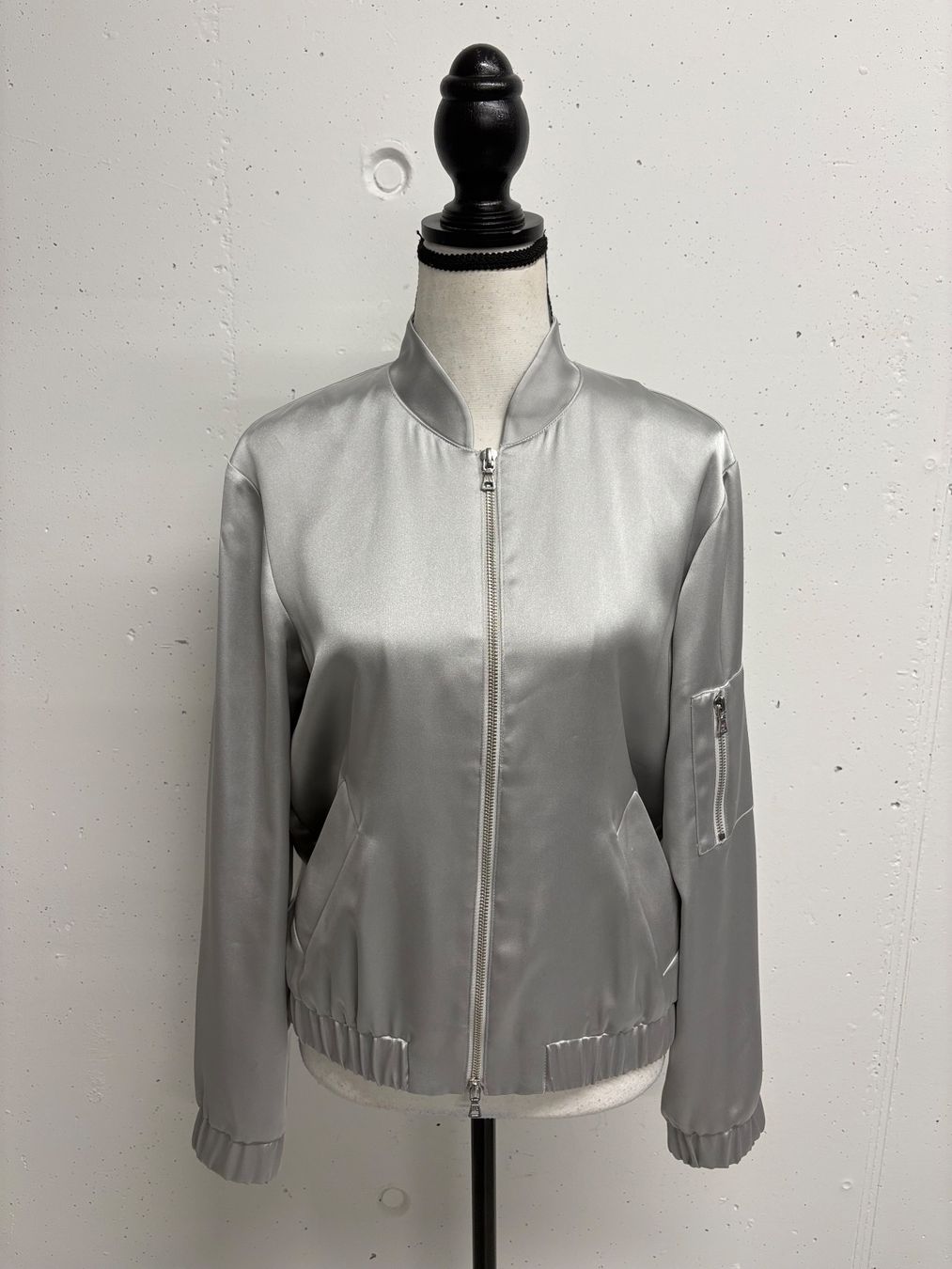 Giacche: Marc Aurel Bomberjacke silber Gr. 36 Satin Blouson – Nuovo (secondo la descrizione) da Regensdorf venduto da secondchancefashion 1