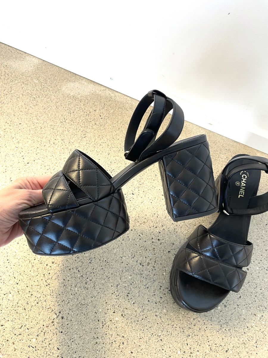Chanel Scarpe da donna: Chanel Sandalen – Usato da Stäfa venduto da Nicole093 1