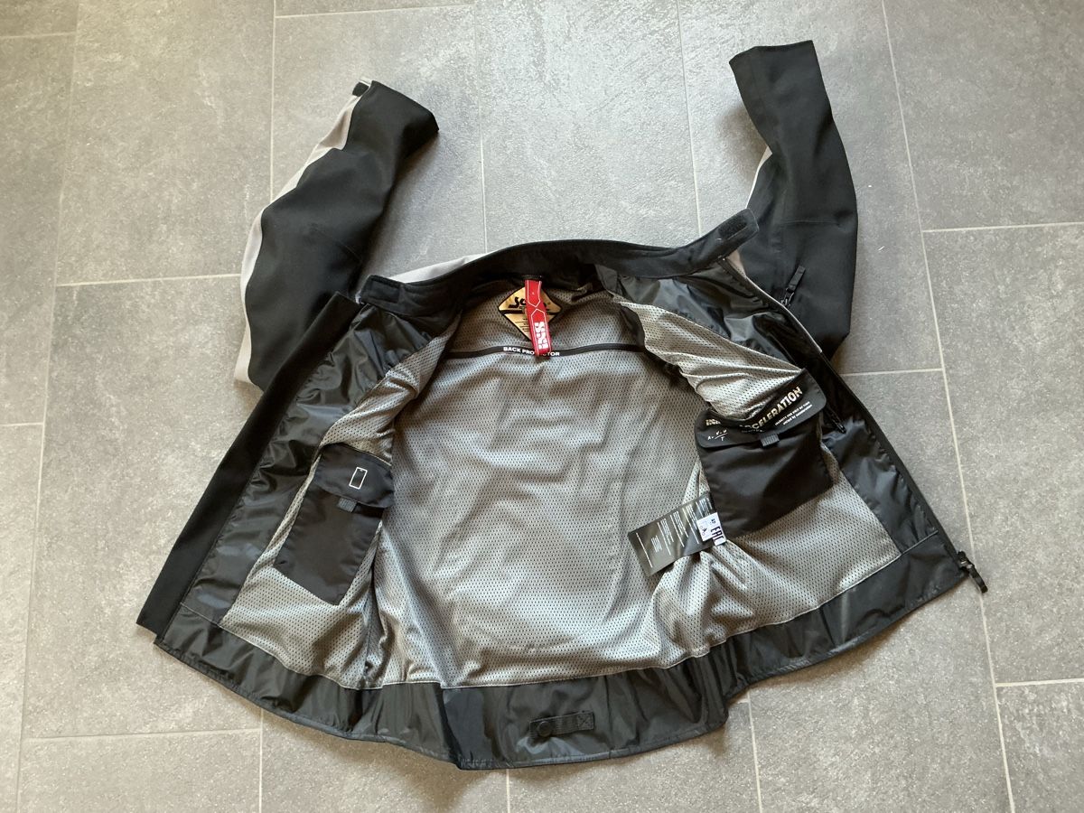 IXS Giacche: Sommer Motorradjacke IXS Neuwertig – Nuovo (secondo la descrizione) da Reisiswil venduto da uleibundgut 5