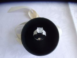 Ring Modeschmuck, silberfarbend mit Stein Grösse: 54