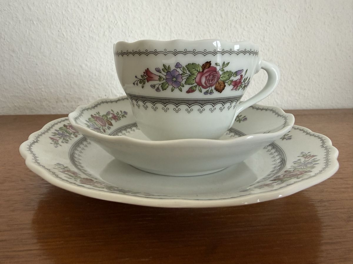 Hutschenreuther Set di piatti: Tasse mit Tellern – Usato da Zug venduto da Malibu117 1