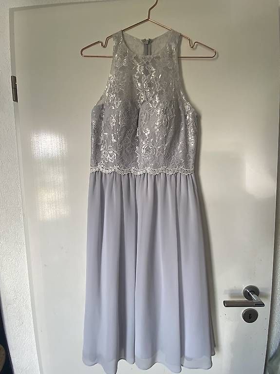 Vestiti: hell graues Midi Mascara London Kleid – Usato da Diessenhofen venduto da car_g7nt
