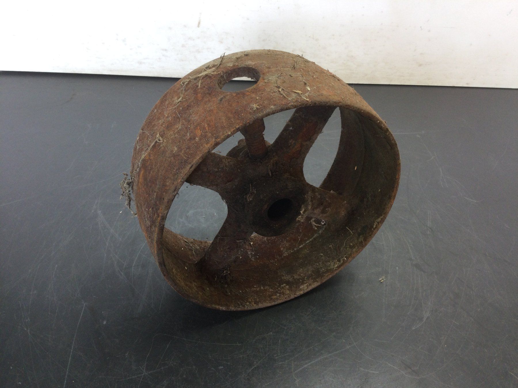 Attrezzi da lavoro: Gebrauchte kleine Transmission Antriebs Bulle mit Speichen – Usato da Wangen SZ venduto da kuriosum12 1