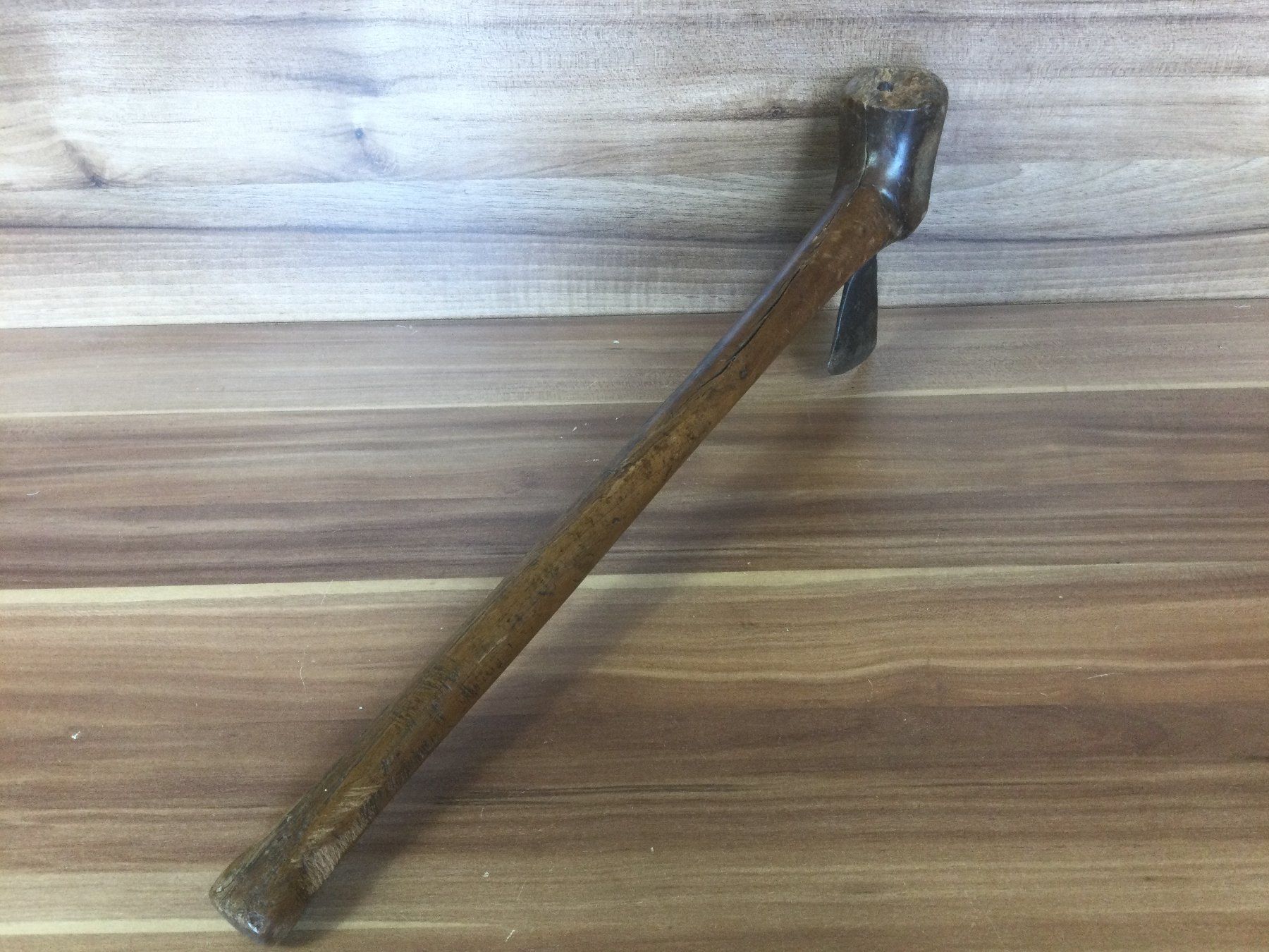 Armi bianche: Antikes Tomahawk oder andere Axt mit Eisenklinge – Usato da Wangen SZ venduto da kuriosum12 4