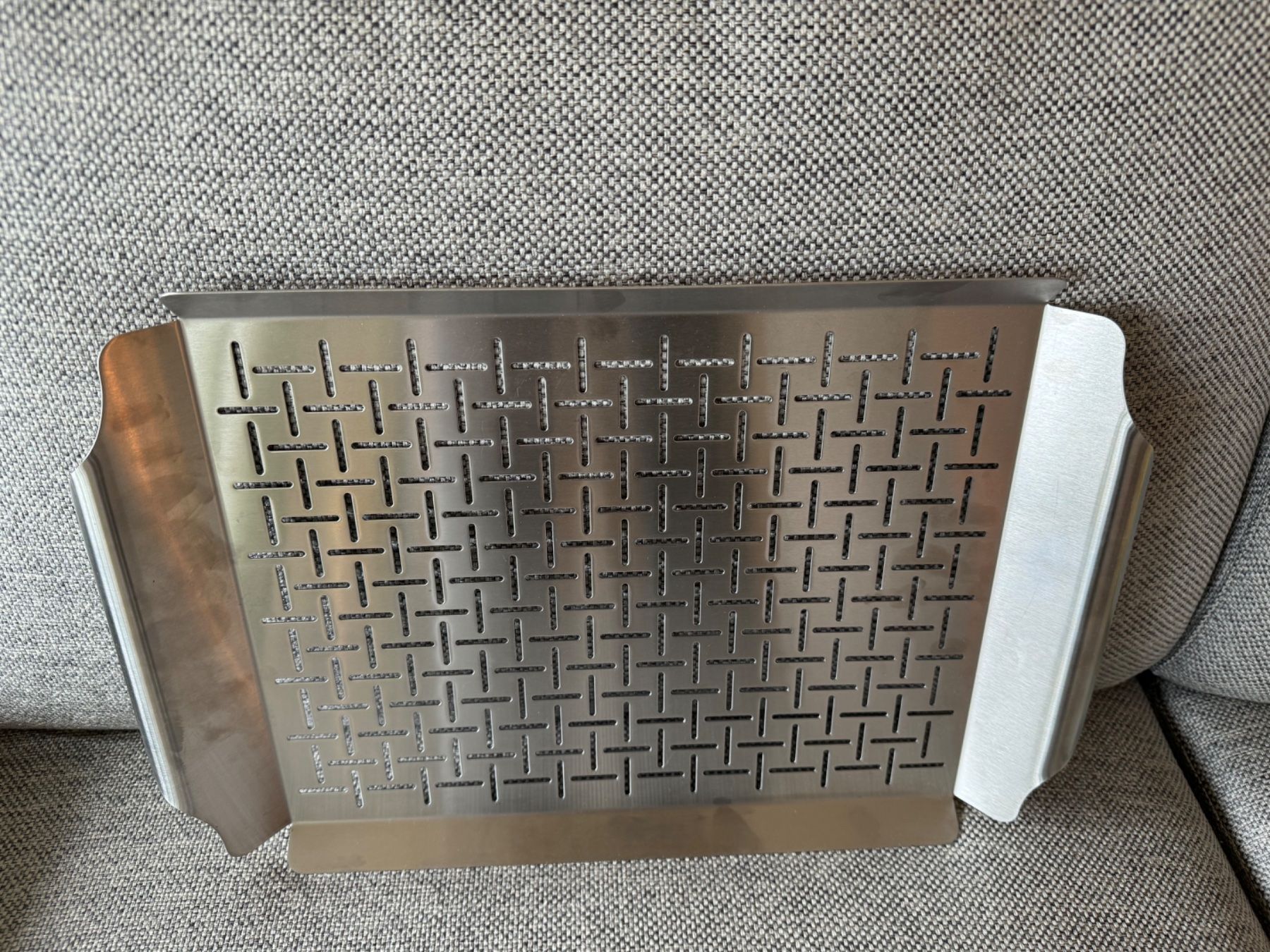 Servierplatten: Serviertablet Rechaud Blech Servierplatte Metall perforiert – Gebraucht aus Aesch ZH von Goonies_1 4