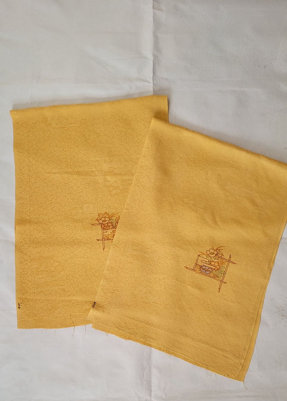 Tessuti: Tissu soie jaune – Nuovo (secondo la descrizione) da Fribourg venduto da VictoriaShop7 2