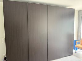 Armoire à portes coulissantes