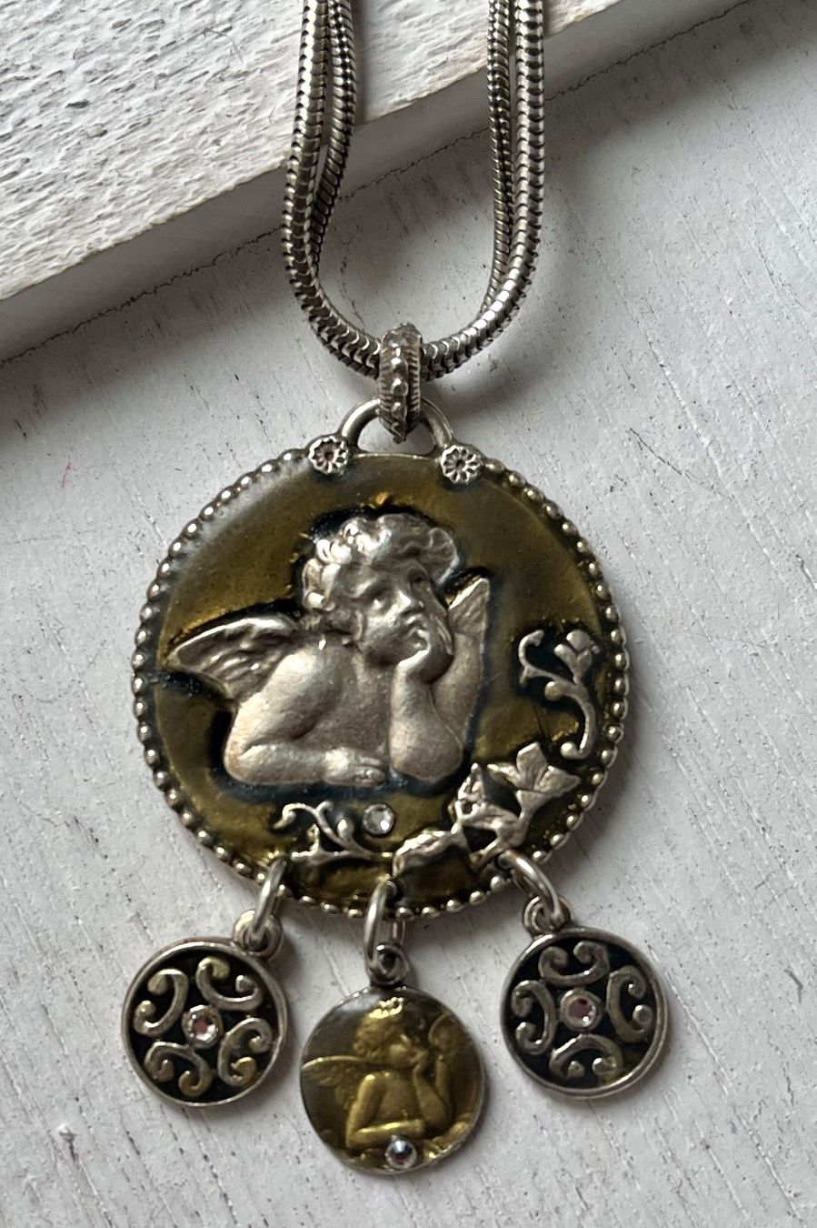 Catenine: Collana vintage con angelo – Usato da Breganzona venduto da mas_tv72