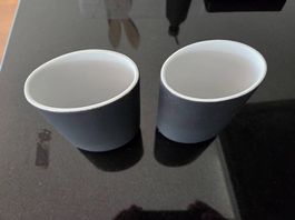 Zwei IKEA Zahnbürstengläser EKOLN dunkelgrau