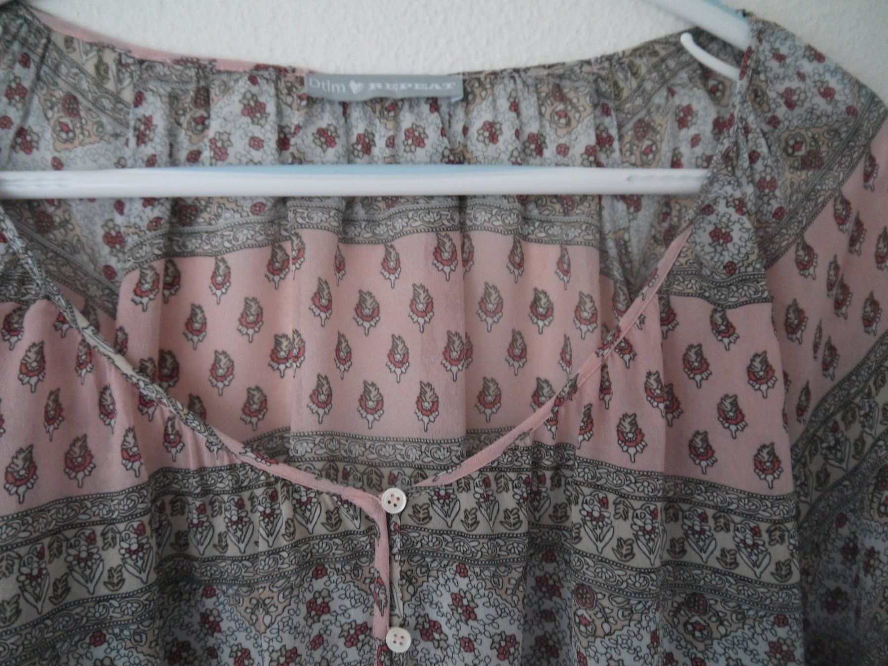 Repeat Camicette: REPEAT Bluse / locker geschnitten aus 100% Viskose / Gr.40 – Usato da Hagendorn venduto da Blaf 4