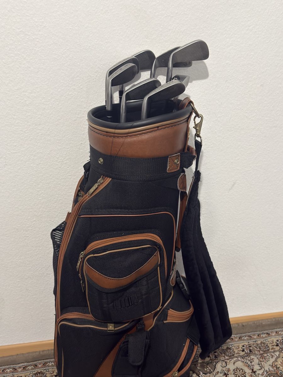 Mazze & Set: Golfsack mit Schläger – Usato da Abtwil SG venduto da rez_8blh