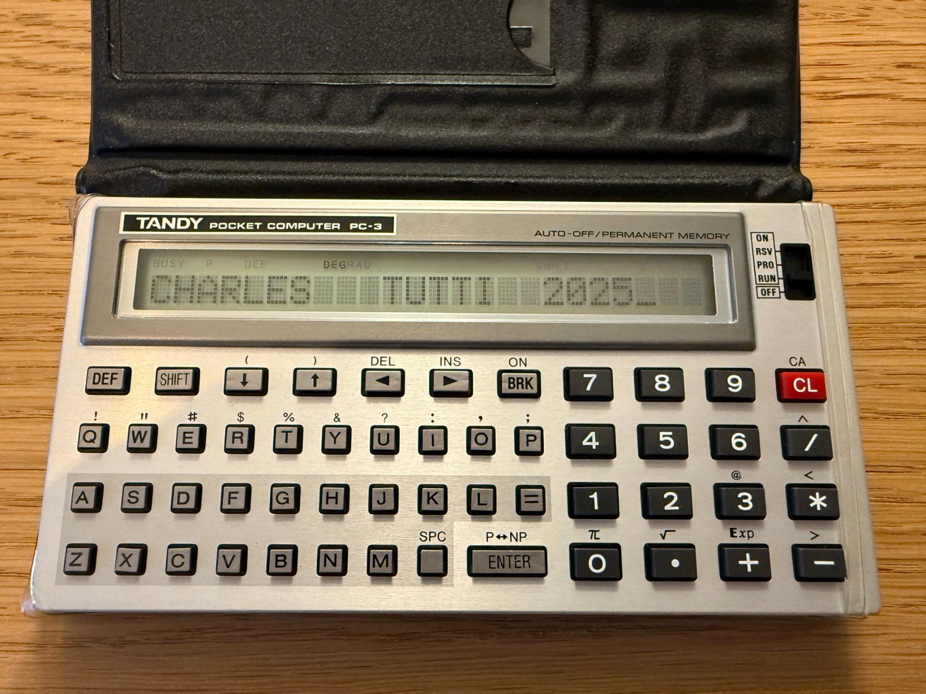 Calcolatrici tascabili: Calculatrice de poche Tandy PC-3,  étui + boit + manuel – Usato da Kloten venduto da Mumiiin