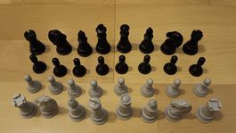 Schachfiguren Set schwarz und grau mit Beutel, magnetisch