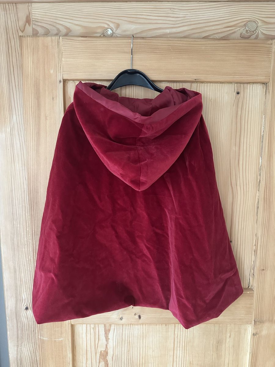 Altro in Moda donna: Wunderschönes rotes Vintage Samt Cape – Nuovo (secondo la descrizione) da Liestal venduto da nad_7t5w 1