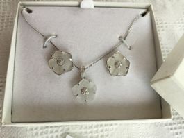 Neues, ungetragenes Swarovski Collier und Ohringe