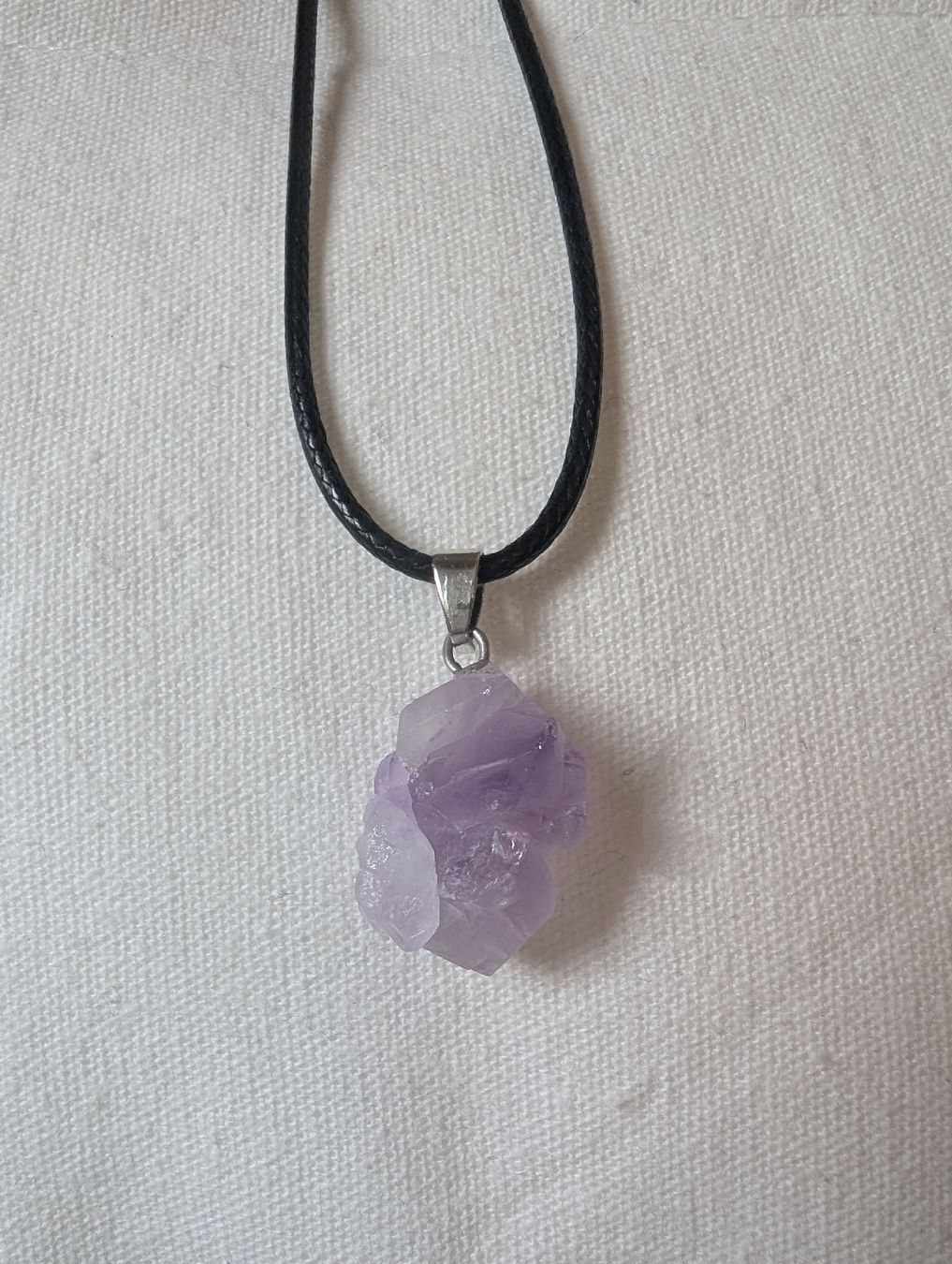Ketten: Amethyst Crystal Necklace, Raw Stone Pendant, Boho Chic – Neu (gemäss Beschreibung) aus Schlieren von maseam 1