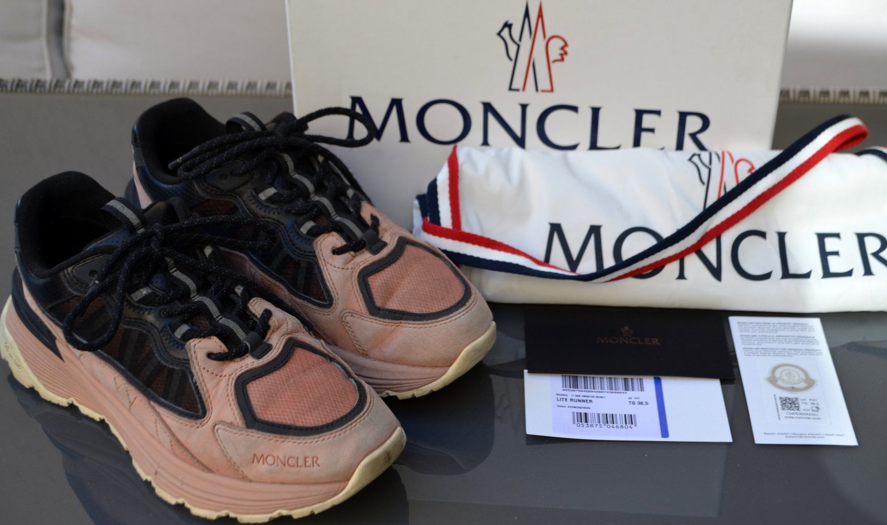 Moncler Scarpe da donna: Moncler Lite Runner Trainers Sneakers 38,5 – Usato da Collonges venduto da Auganien 1
