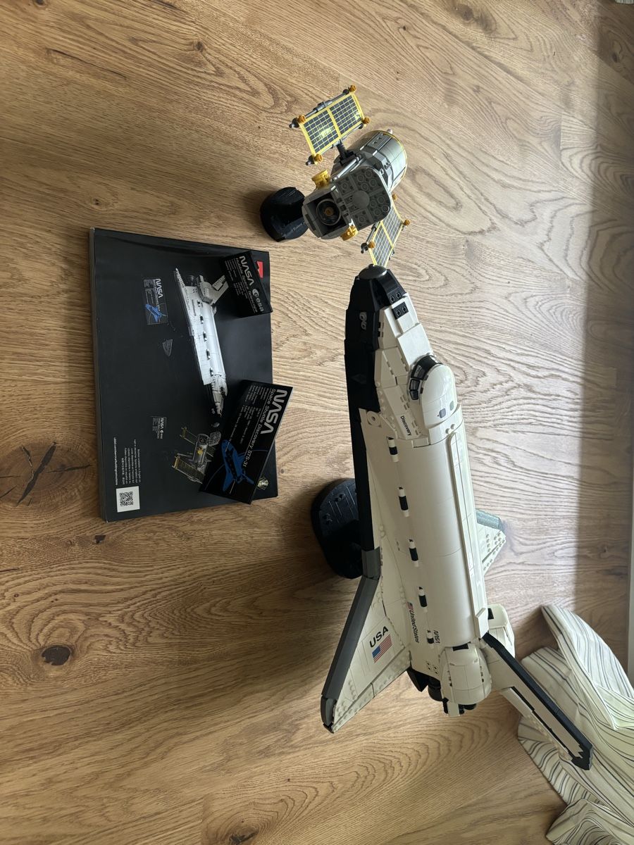 Lego Kit di costruzioni: Lego NASA Discovery 10283 Completed – Usato da Kloten venduto da ssl_jp9q