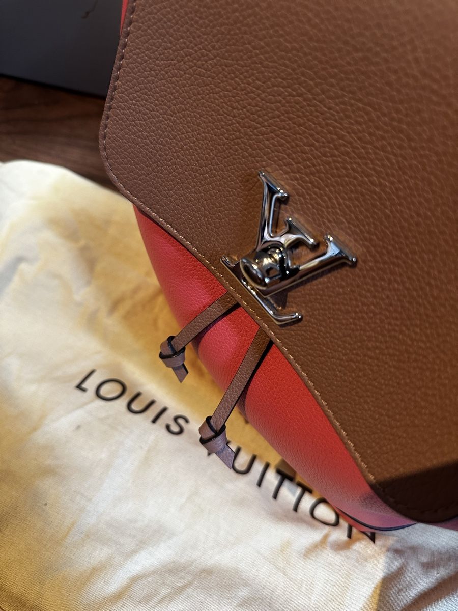 Louis Vuitton Sacs à dos: Louis Vuitton Rucksack LockMe, Leder, Neu! – Neuf avec emballage d'origine à Luzern par kim221080 7
