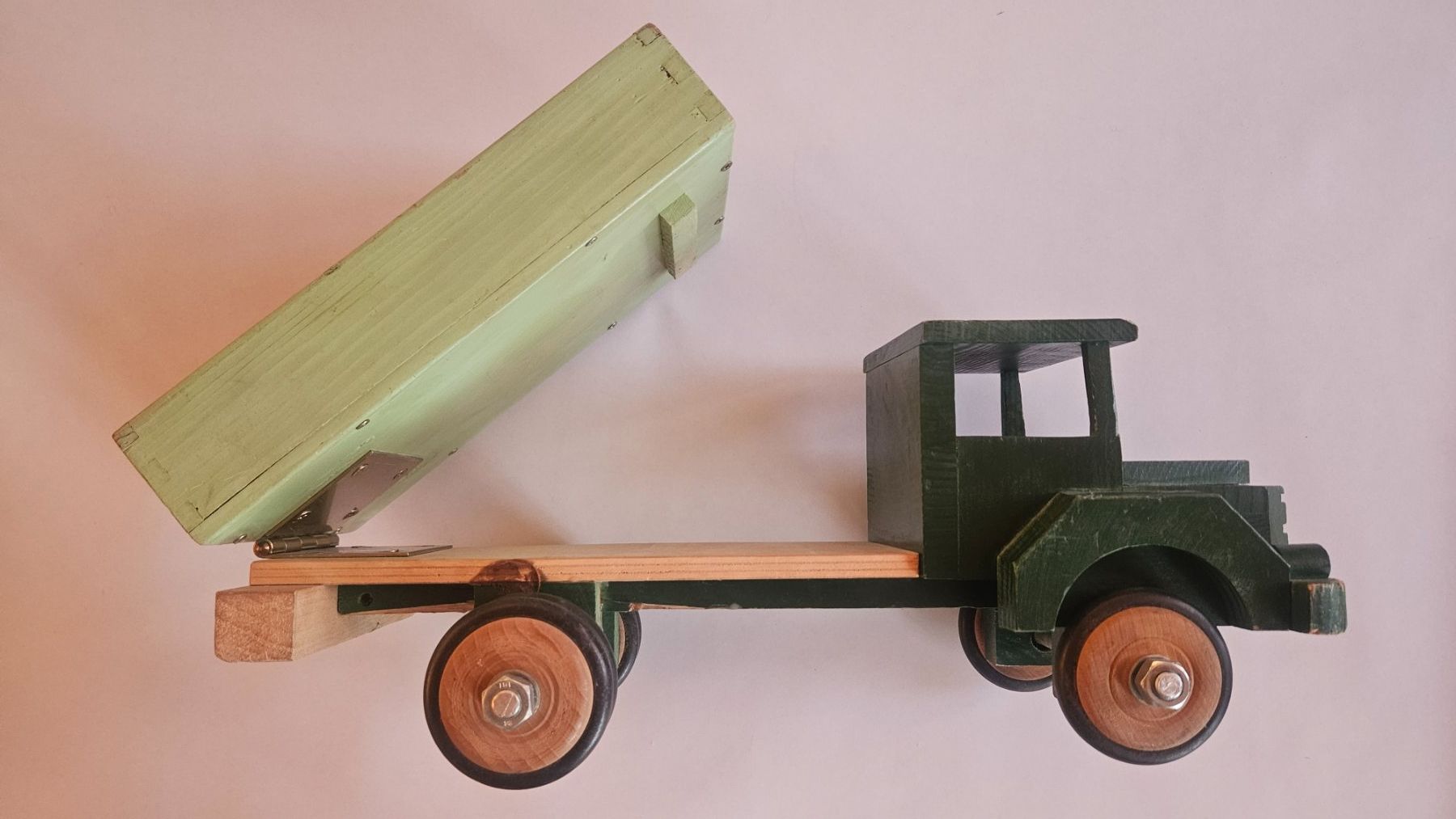 Spielzeuge: Lastwagen grün – Gebraucht aus Wetzikon von SIRIOLIT 2