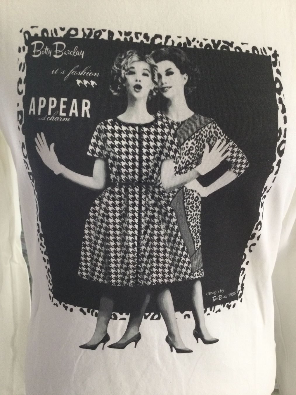 Tops: Sweat blanc motif & strass noir – Neuf (Voir description) à Agiez par chouchanelle 1