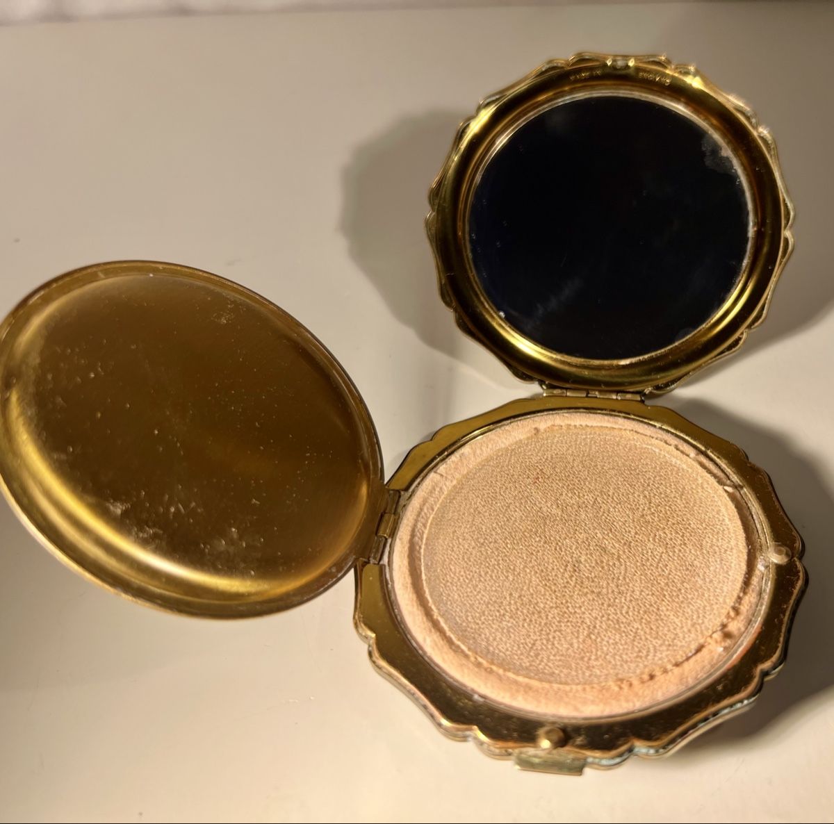 Make-up: Poudrier Vintage Stratton Doré Fabriqué en Angleterre – Usato da Genève venduto da DELIRBEADS 4