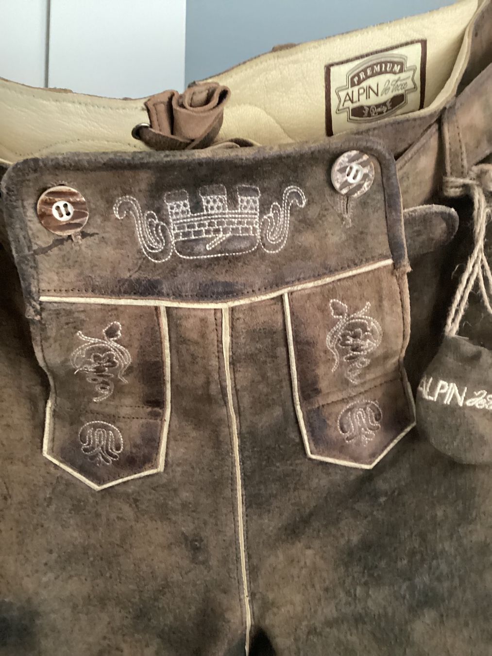 Pantalons: Trachtenmode Lederhose – D'occasion à Niederglatt ZH par SylvieVol 1