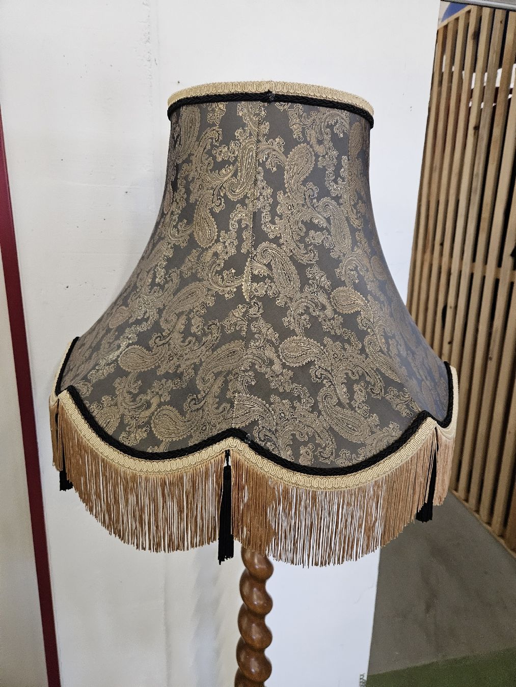 Lampen: Mid-Century Stehlampe aus Holz  – Gebraucht aus Pratteln von Cartonsducoeur_bl 1