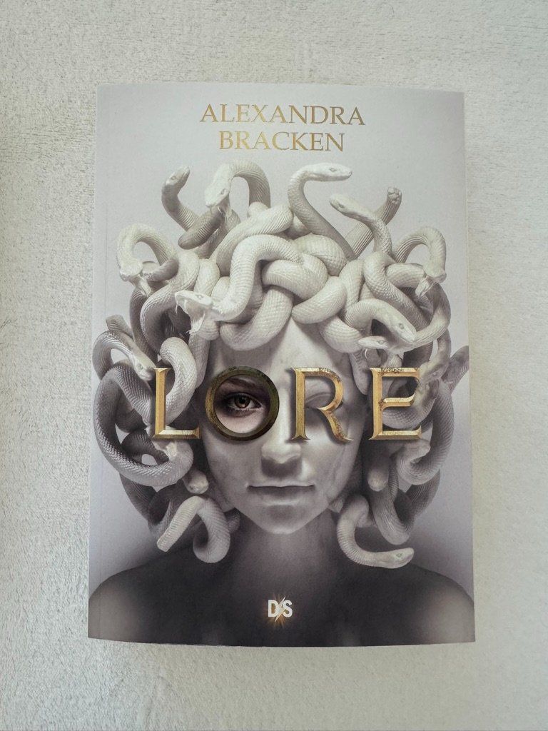 Bücher: Livre LORE Alexandra Bracken bon état – Gebraucht aus Sugiez von Azeros