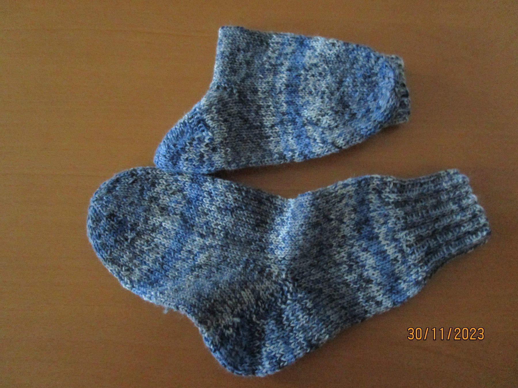 Calze: handgestrickte Socken Gr. 37 – Nuovo (secondo la descrizione) da Ursenbach venduto da gruenblau 1