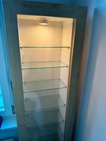 Vitrine mit Glastablaren und mit Oberlicht, in Top-Zustand!