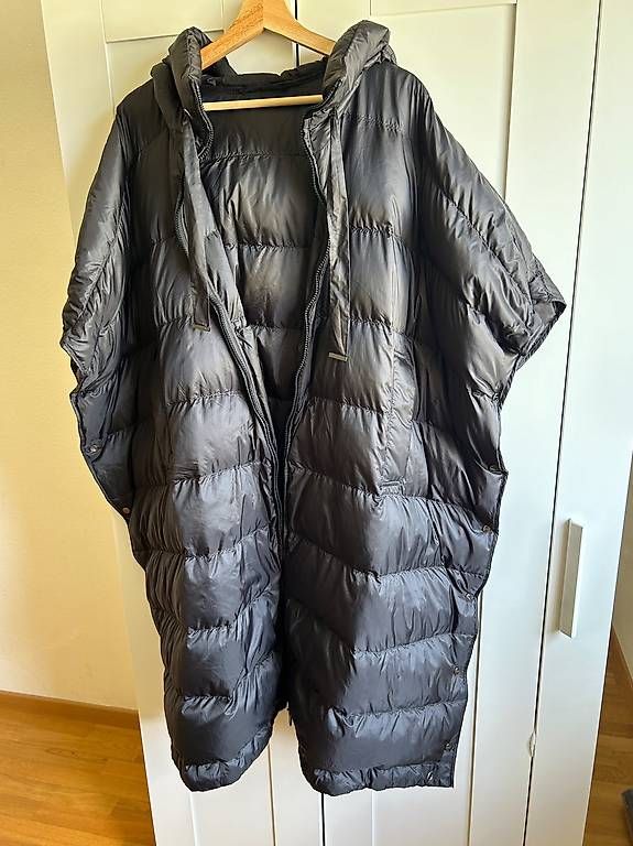 Sonstige Damenmode: Max Mara The Cube Down Cape / Poncho – Gebraucht aus Dübendorf von lij_9w87 2