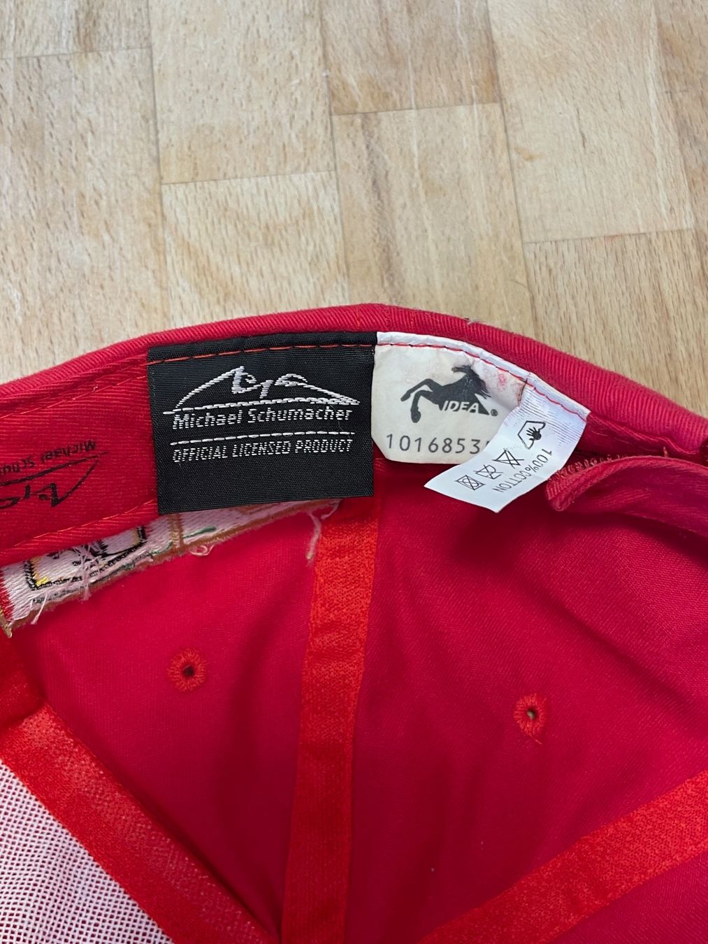 Copricapi, berretti & cappellini: 2002 Cap Michael Schumacher 5x World Champ Ferrari – Usato da Zürich venduto da le_souk 5