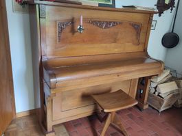 Antikes Klavier mit Hocker – Ein Juwel für Musikliebhaber