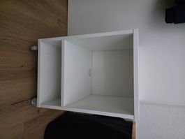 Ikea Bücherregal mit Rädern