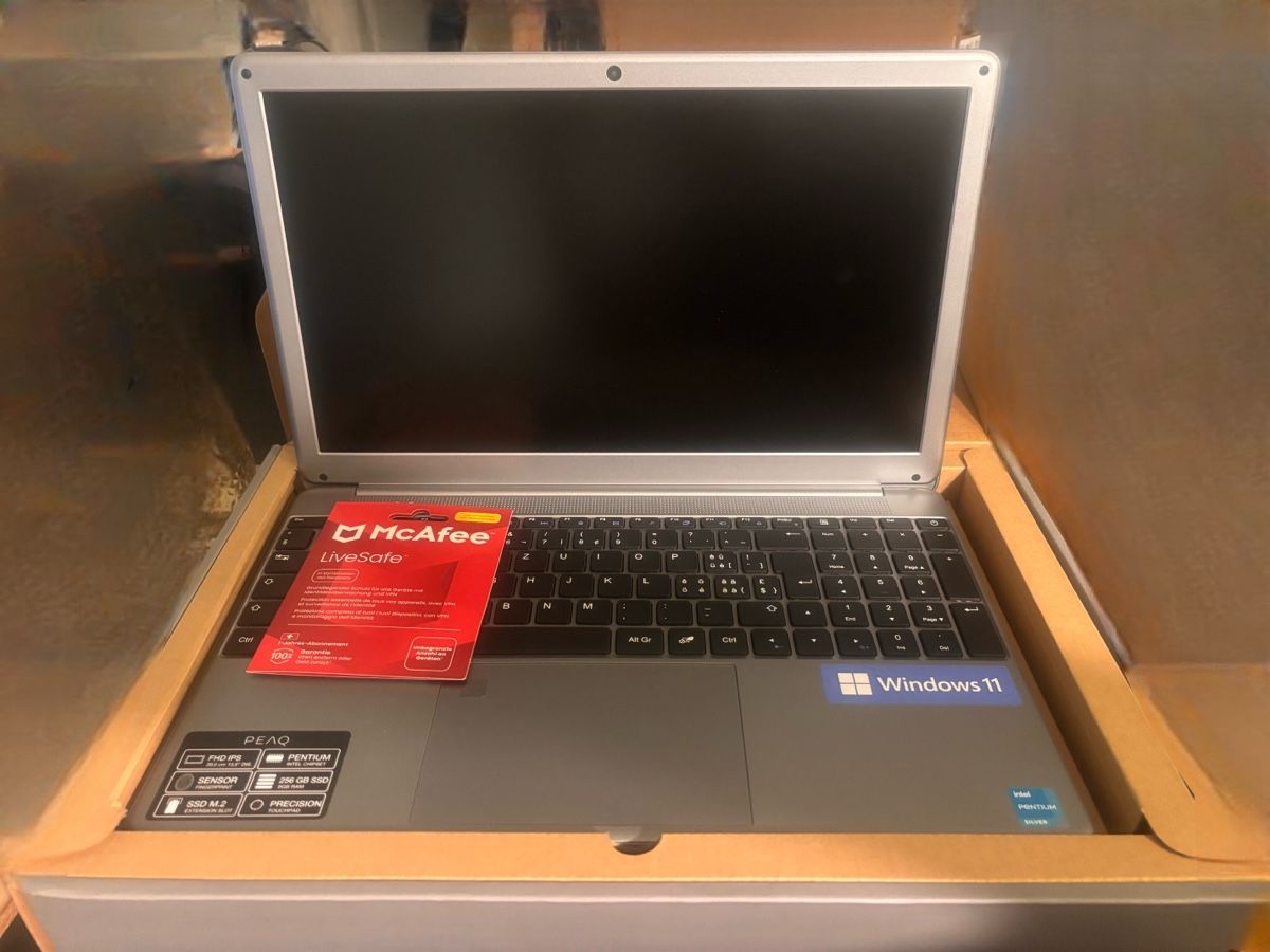 New in Box: PEAQ Laptop FHD, Windows 11 (Neu (gemäss