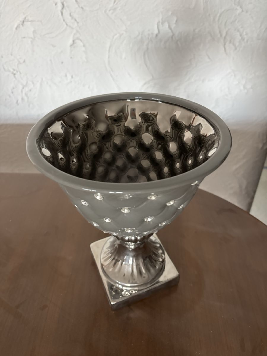 Vasi & Recipienti: Moderne Vase in Silber/Grau – Nuovo (secondo la descrizione) da Kilchberg ZH venduto da danieladaniela 1