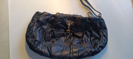 PRADA Leder-Pochette! Neuwertig mit Handriehmen.