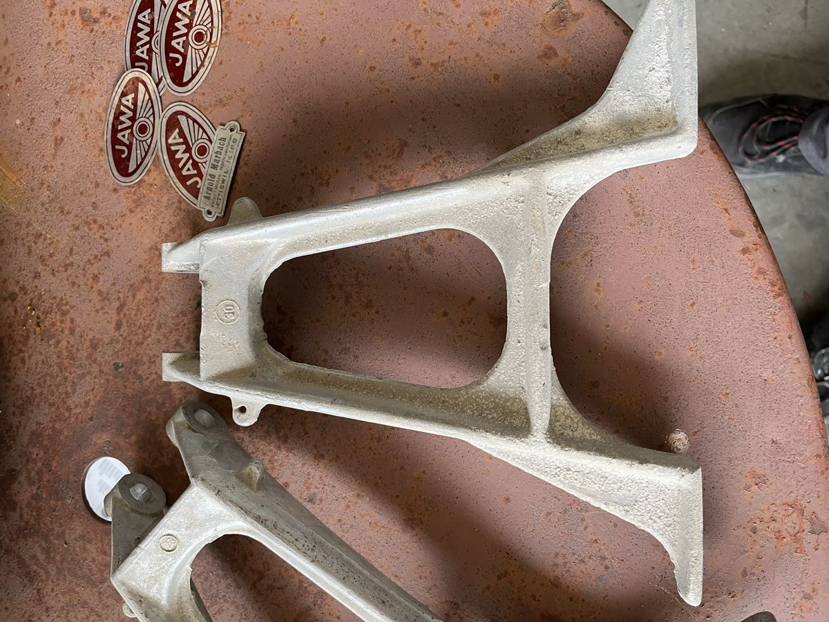Jawa Tutti i ricambio per moto: Jawa Oldtimer Teile Konvolut - Tank, Ständer, Embleme – Usato da Schötz venduto da RcK1994 6