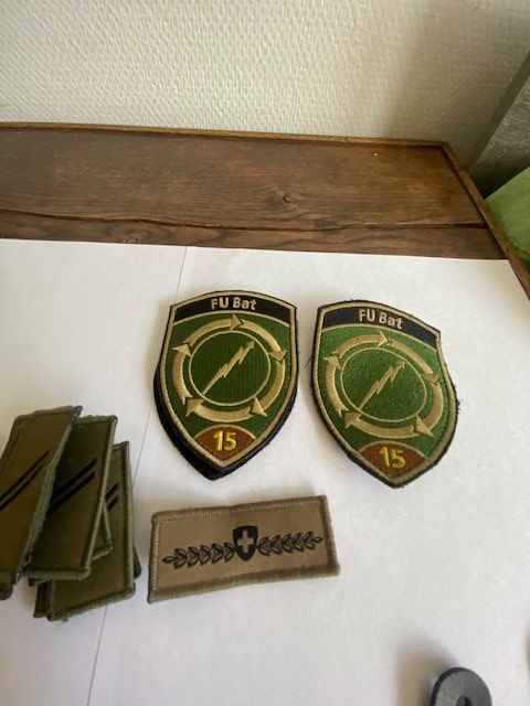 Schweizer Armee Plaketten & Abzeichen: LOT ABZEICHEN UND RIBBON  CH ARMEE – Gebraucht aus Chur von silbermon 5