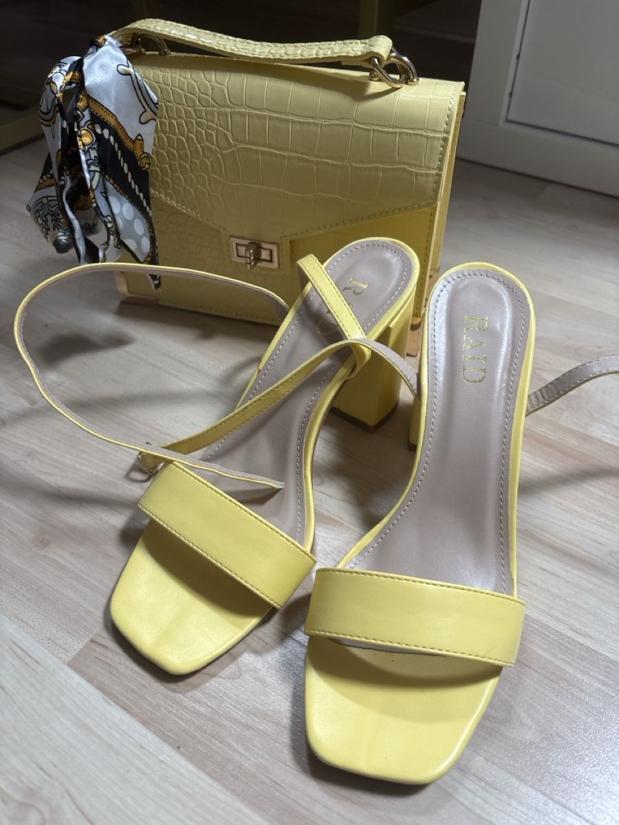 Scarpe da donna: Raid Sandalen gelb Absatz Grösse 37 neu – Usato da Leibstadt venduto da Marinart6424