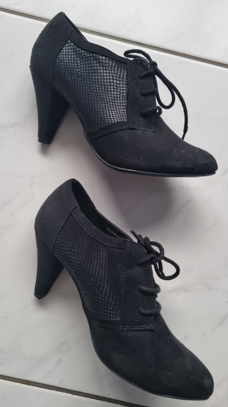 Scarpe da donna: Schöne Schnür Pumps – Nuovo (secondo la descrizione) da Nottwil venduto da Janny77 3