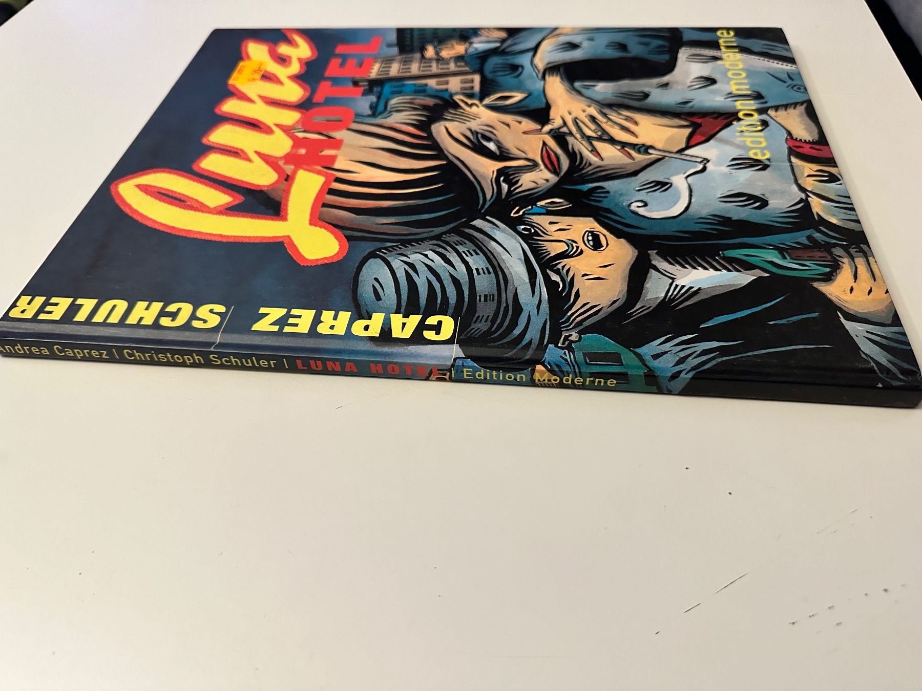 Fumetti: LUNA HOTEL - EDITION MODERNE - CAPREZ / SCHULER - HARDCOVER – Usato da Münsingen venduto da Ganjam 2